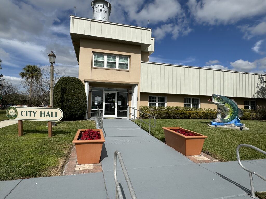 City Hall in Lake Alfred.